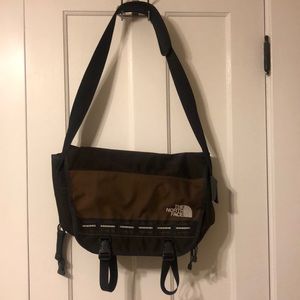 North face messenger bag 💼